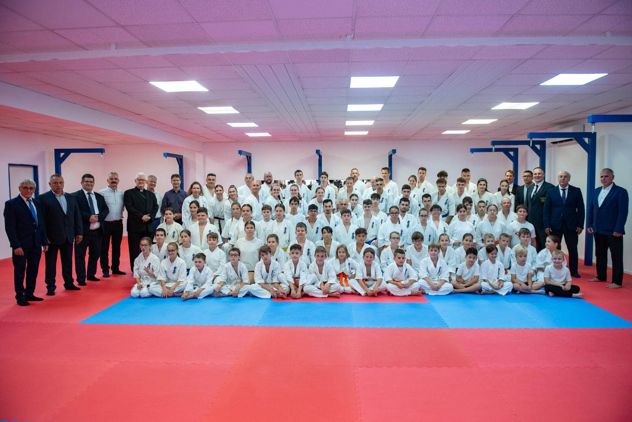 Székesfehérváron a karatésok is otthonra találtak – átadták a Rádió utcai új edzőtermet